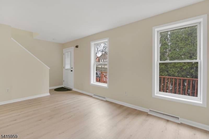 Newly renovated 3 Bedroom Townhouse with Modern Kitchen, Deck Full Basement !