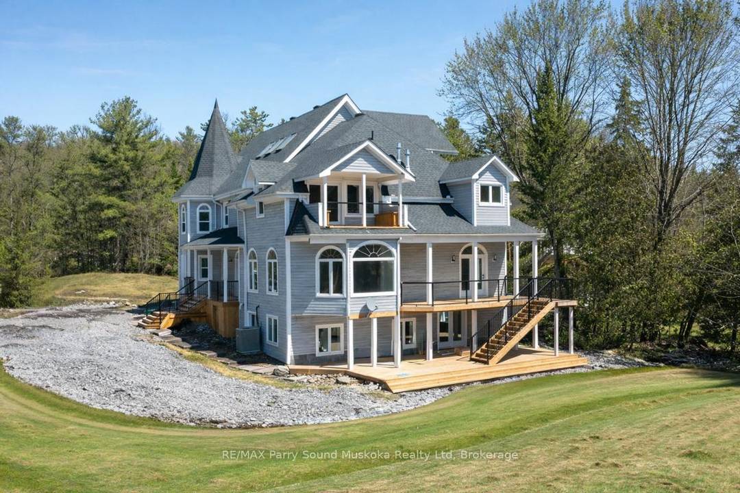 Direct Access into LAKE ROSSEAU from the Shadow River !