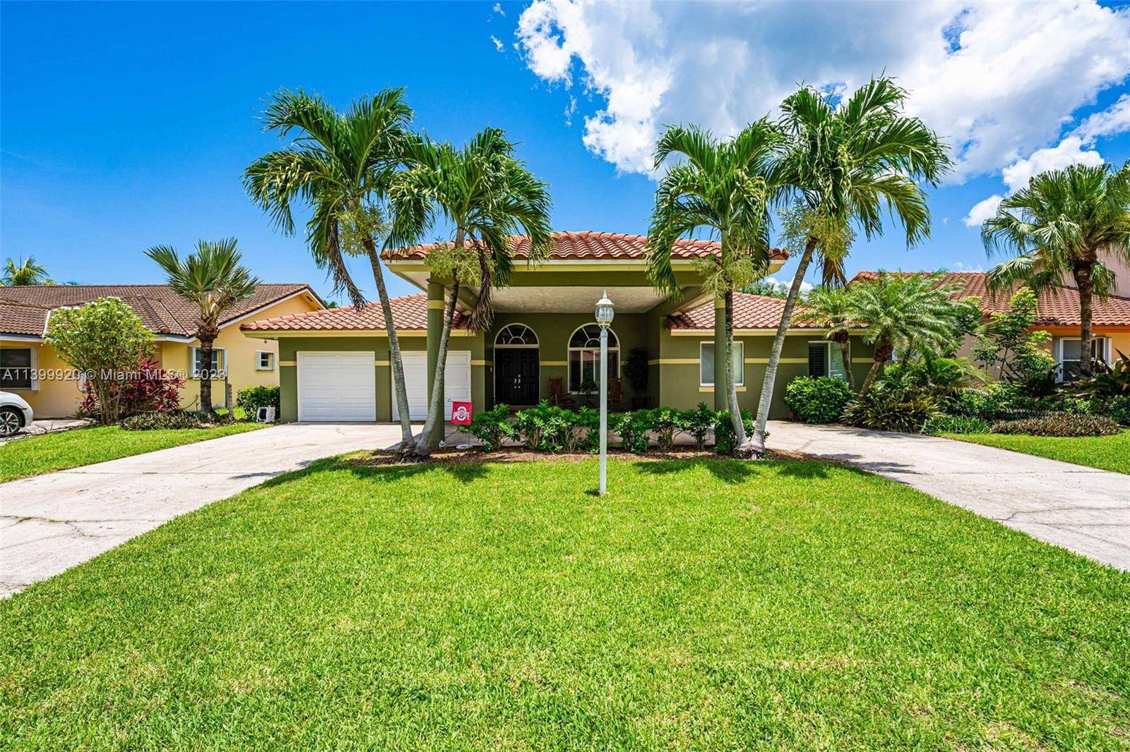 Welcome to a 4 3 home located 1 block from historic Old Cutler Road with all the amenities you come to expect in a great home.