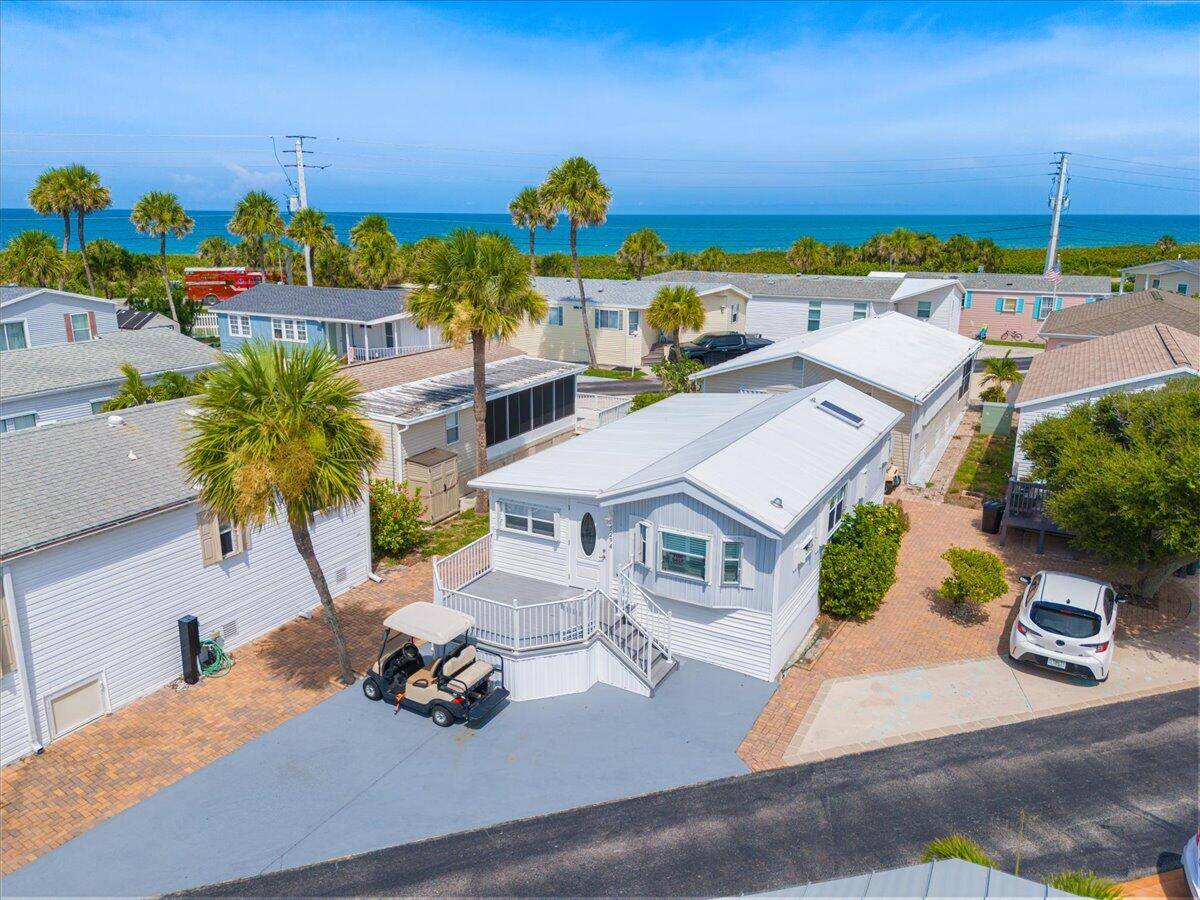 Spacious 2BR 1BA in Oceans Resorts on North Hutchinson Island is a pet friendly, multigenerational community no 55 restriction.