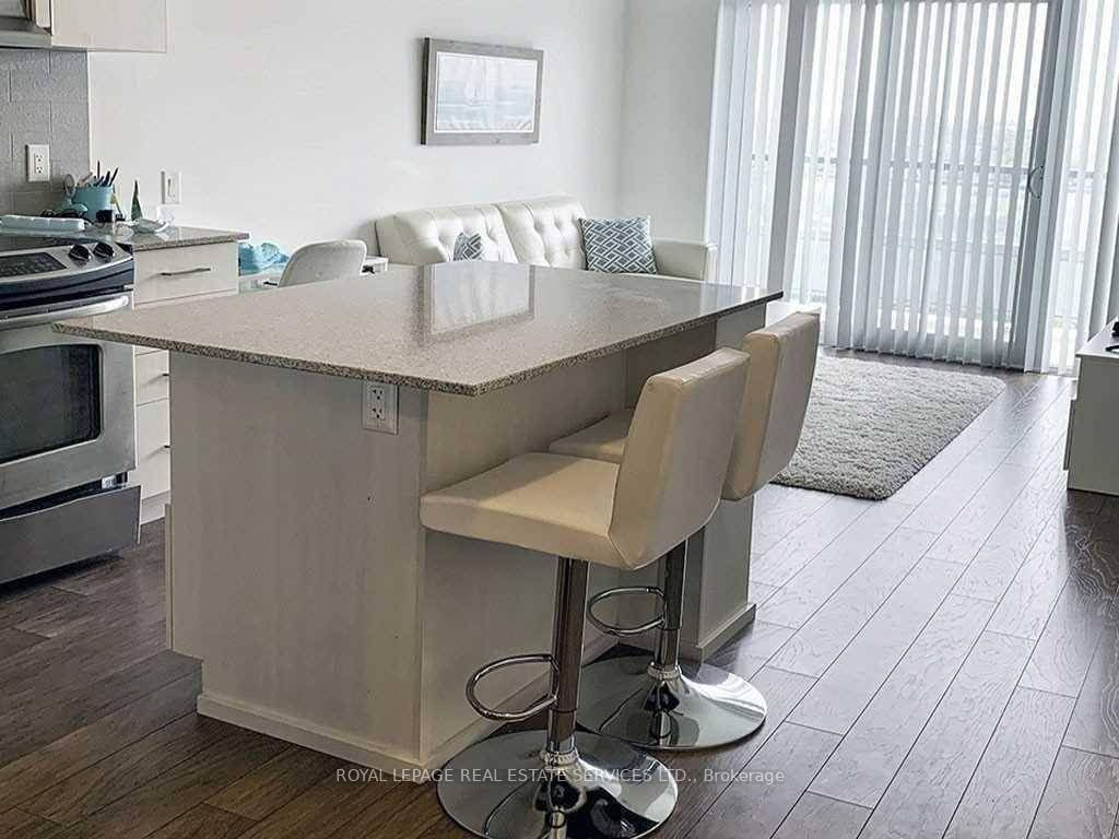 Client RemarksBeautifully Furnished One Bedroom Den Condo In Excellent Mississauga Location.