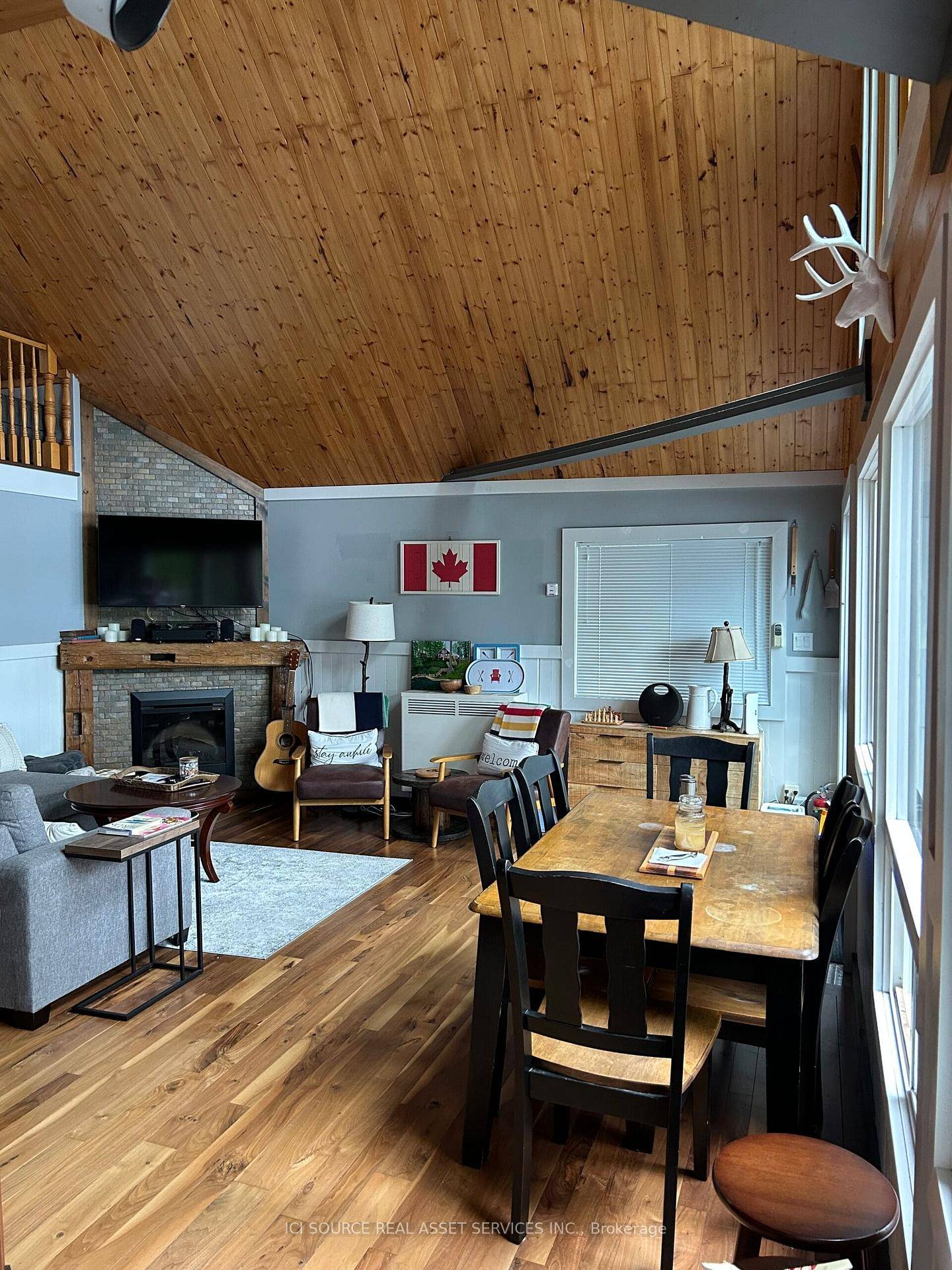 Welcome to 118 Pero Lane in picturesque South Frontenac, a beautifully upgraded 3 season, fully furnished waterfront cottage on sought after Sand Lake.