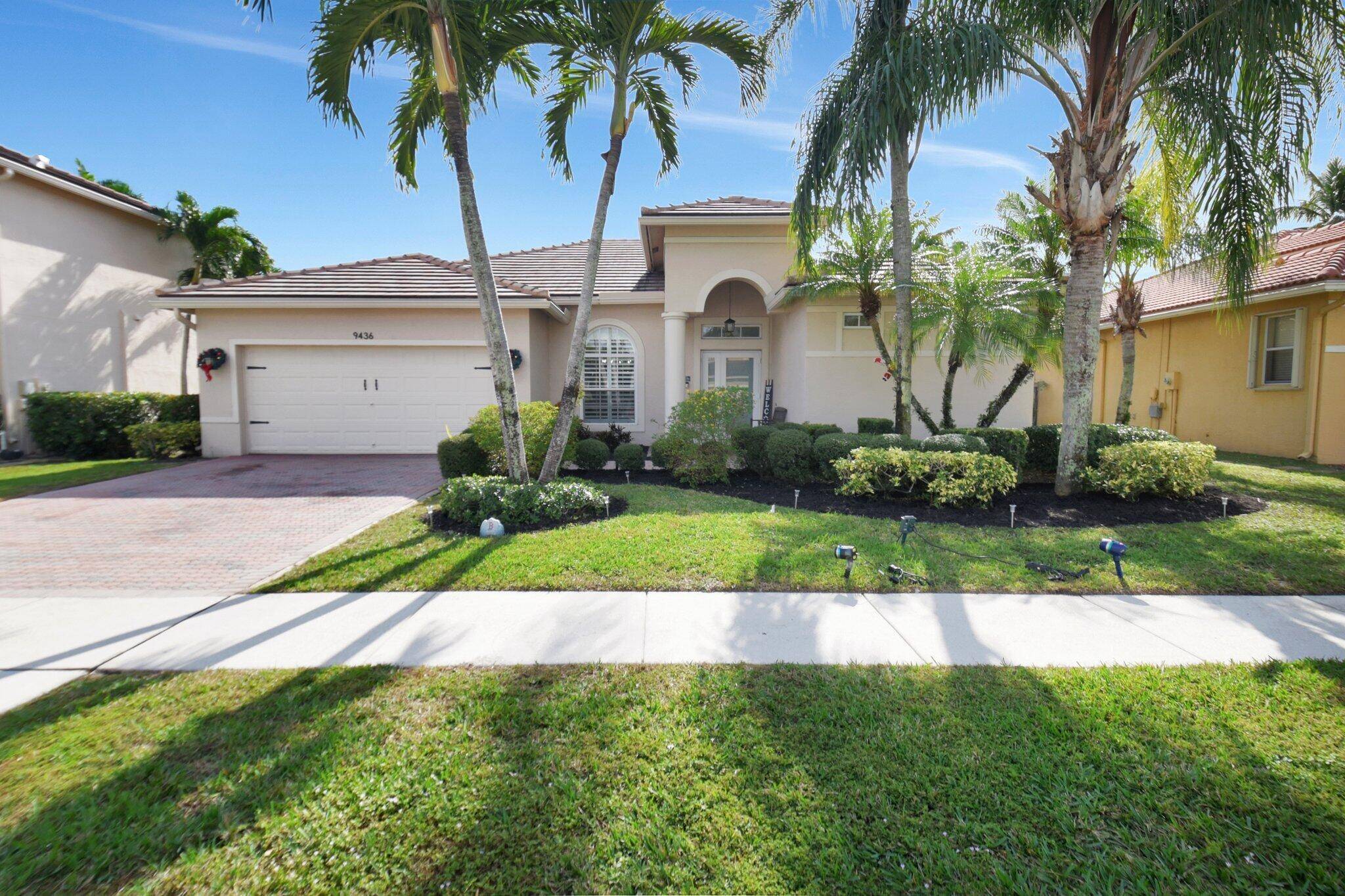 Single story 4 3 with stunning wide lake views !