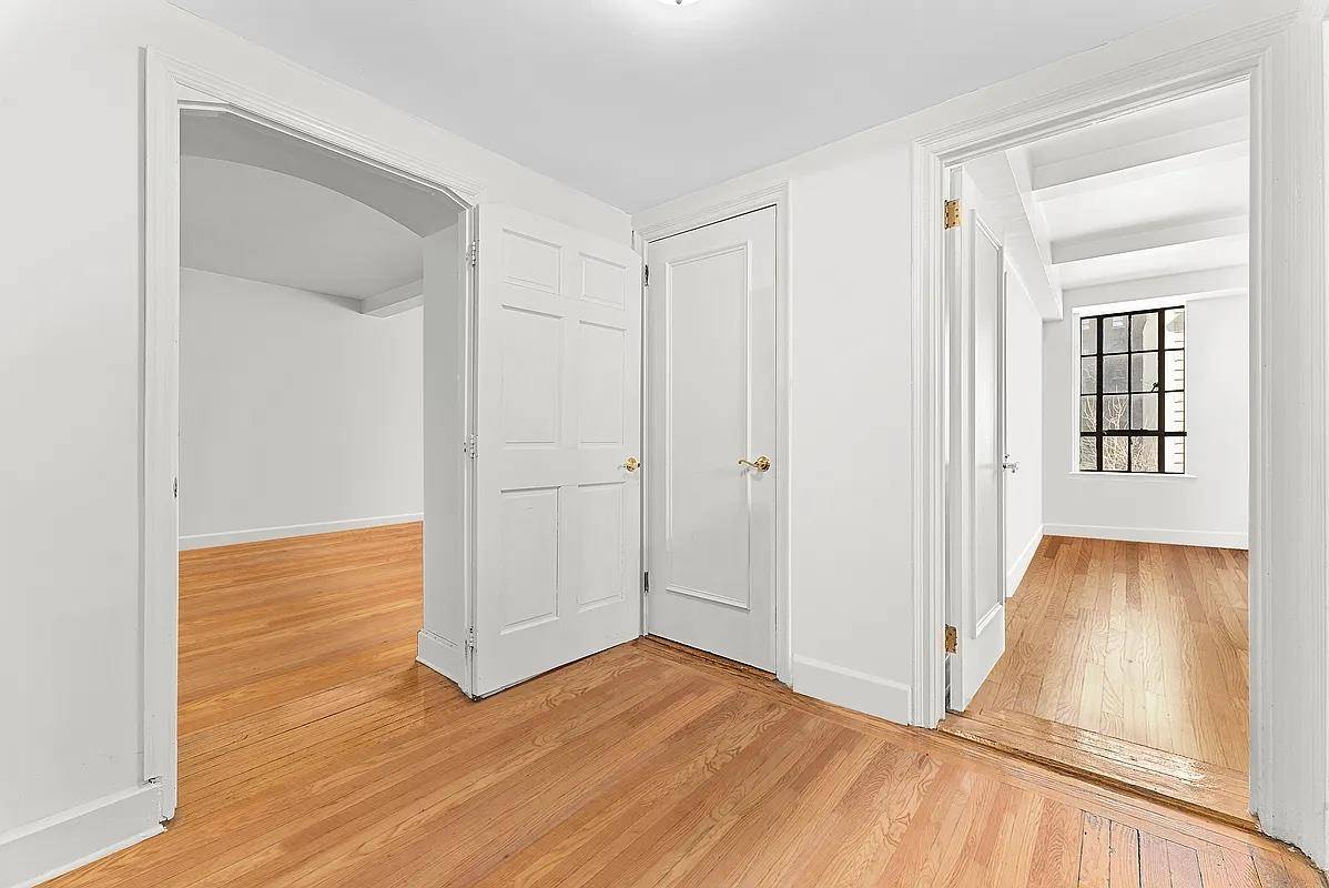 Fantastic oversized one bedroom corner apartment overlooking the French gardens at the Parc Vendome !