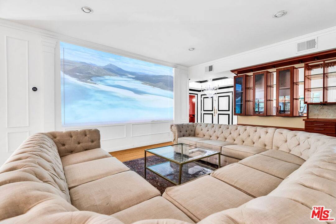 1124  N KINGS RD 1BR Sunset Strip La