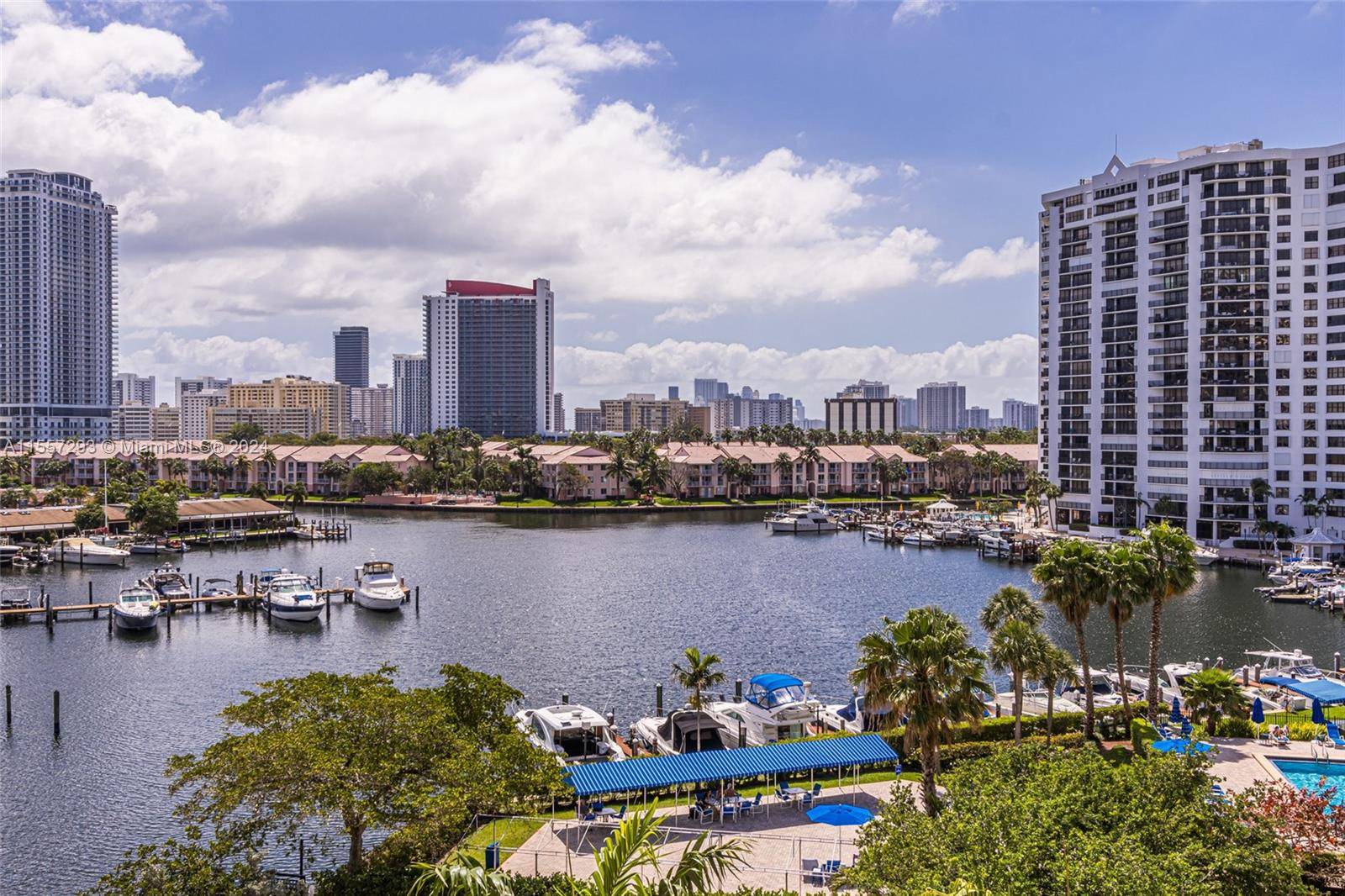 SPECTACULAR WATER VIEWS FROM EVERY ROOM.