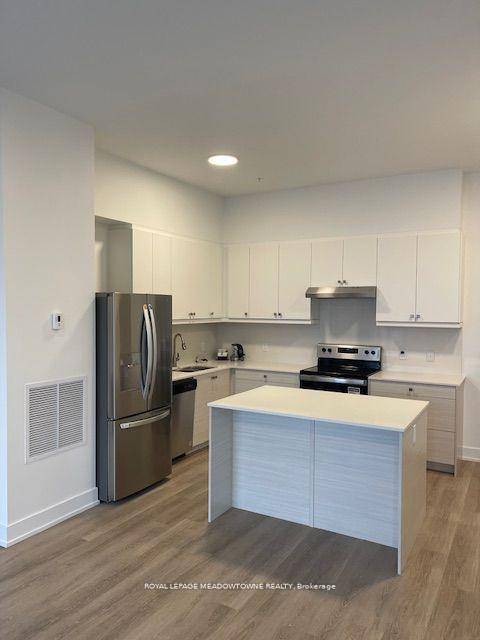 Discover Upscale Living in this brand new 2 bedroom and 2 bathroom Penthouse unit.