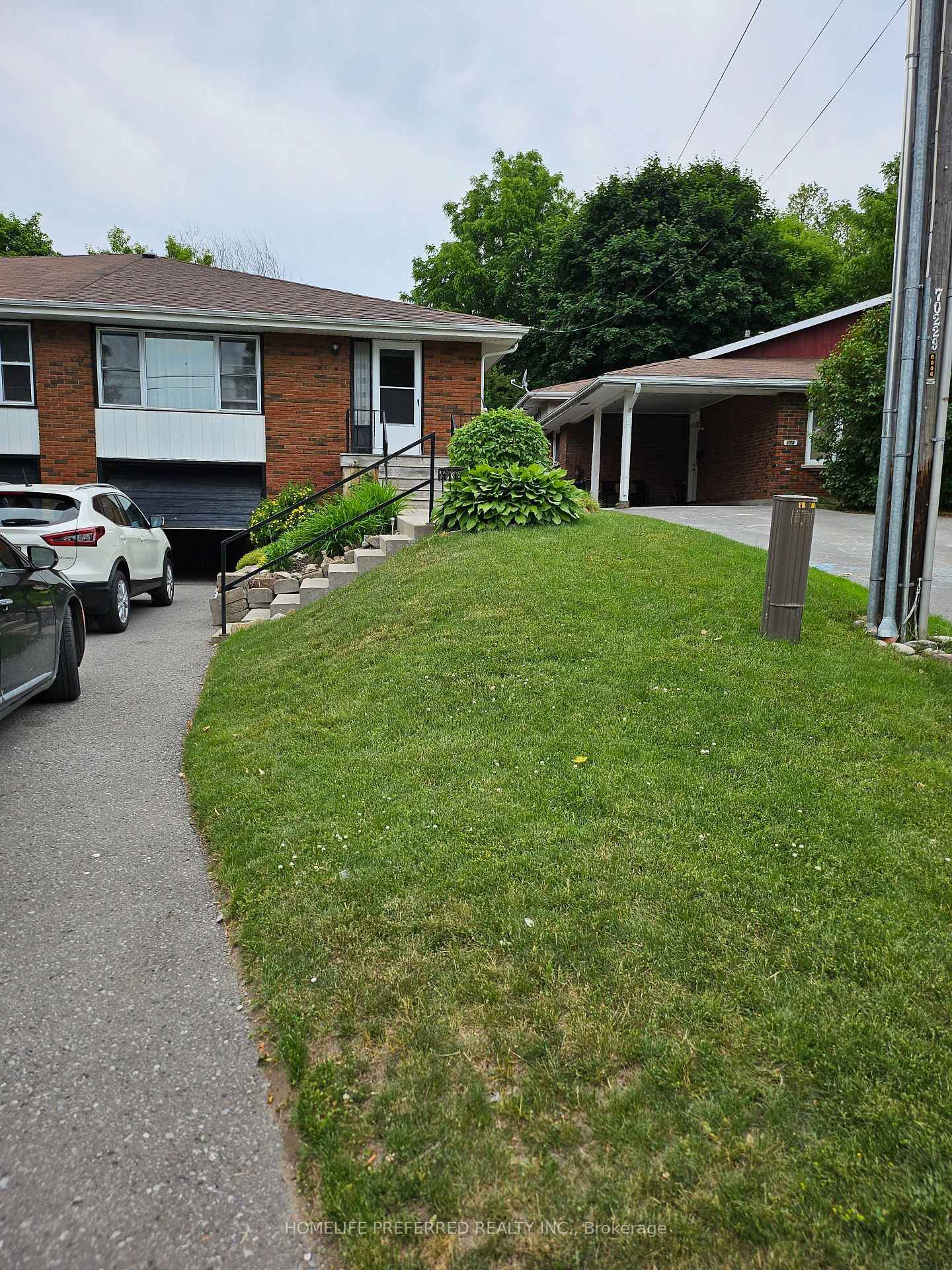 Excellent investment opportunity in Peterborough's desirable west end !