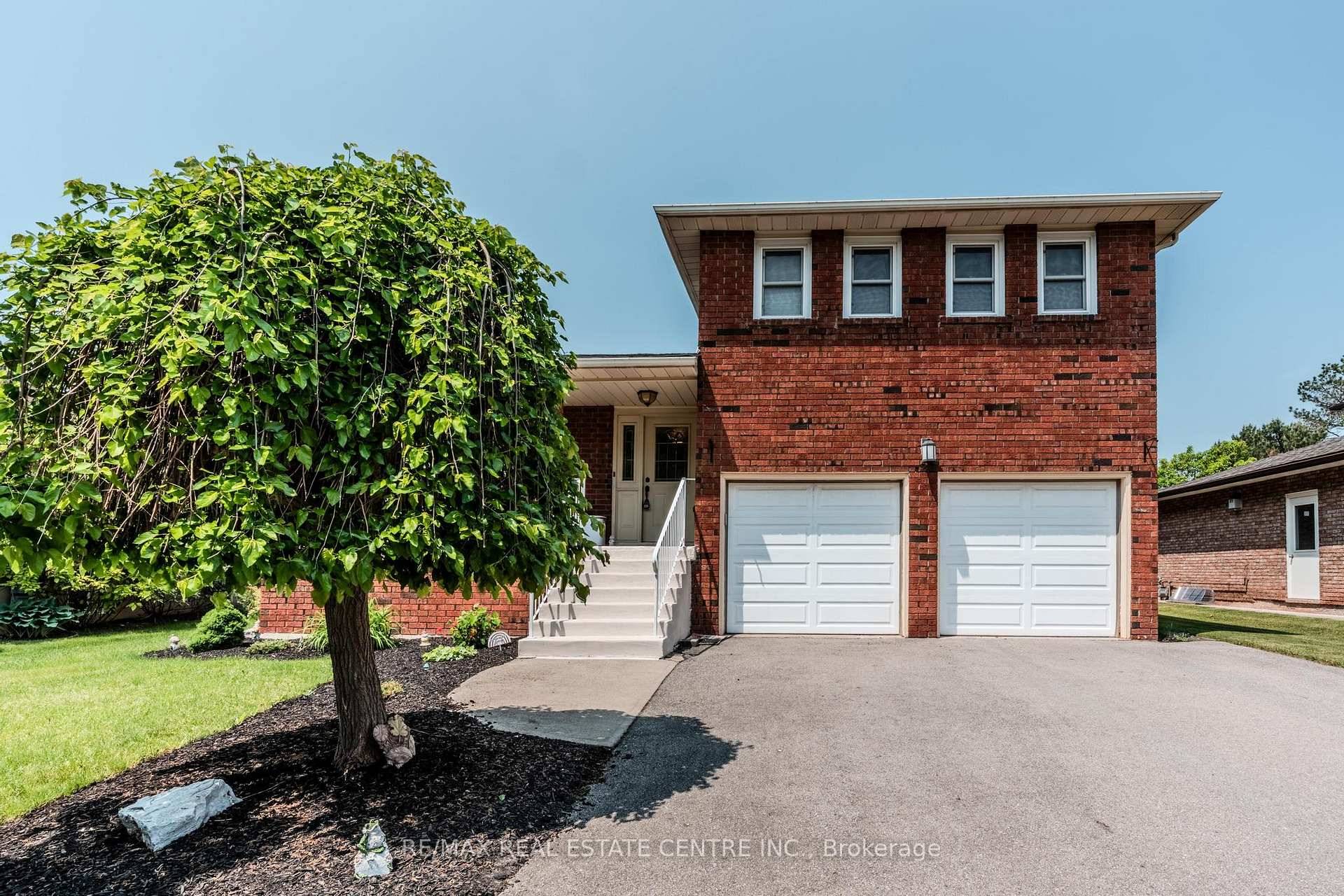This huge 5 level Sidesplit located in the exclusive established area of Marywood Meadows in the Park District of Georgetown is as close as you are going to get to ...