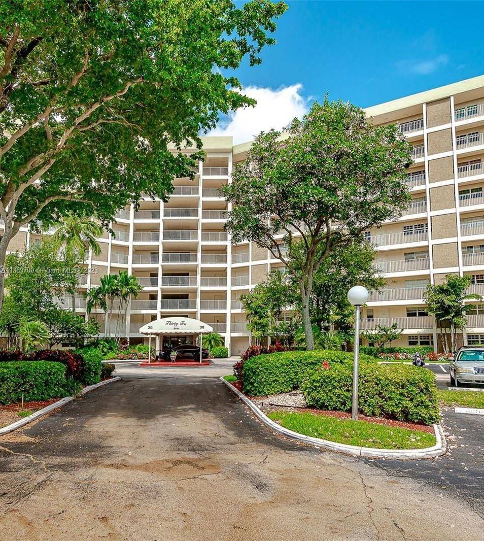 BEAUTIFUL 2 2 FURNISHED CONDO WITH GREAT TASTE IN PALM AIR.