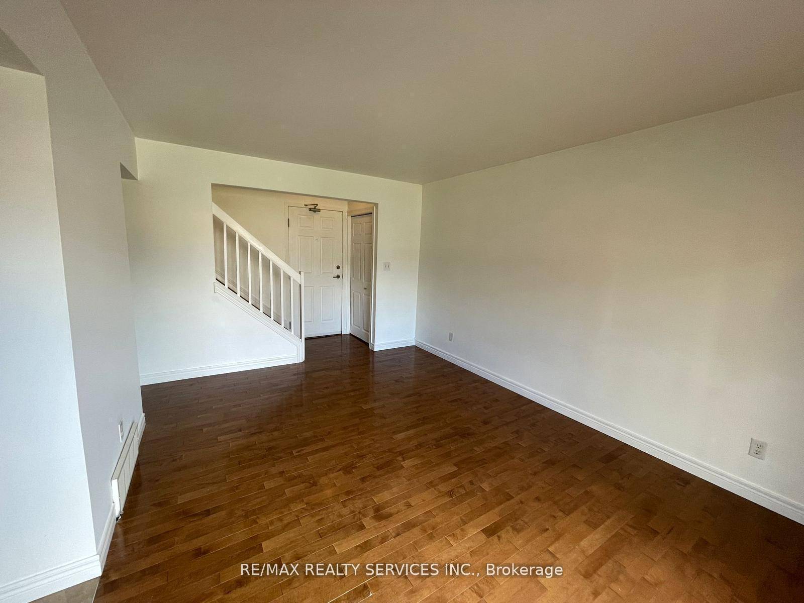 Welcome to this Bright, stunning and contemporary condo townhouse.