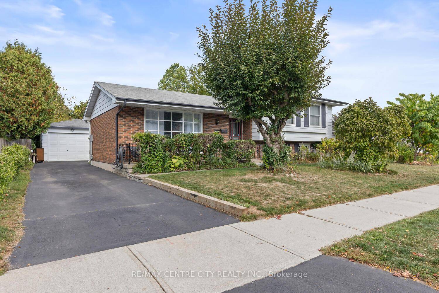 Clean, spacious amp ; well maintained original owner 4 Level Split in desirable Grenfell on a spectacular park like 60 x 148' mature lot offering total privacy in rear !