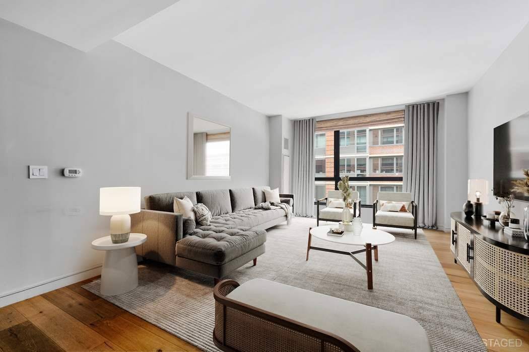 Two Bedroom in West Chelsea s Coveted Art Building Welcome to Residence 2B, a highly sought after B line home in the Art Building West Chelsea s premier boutique development.