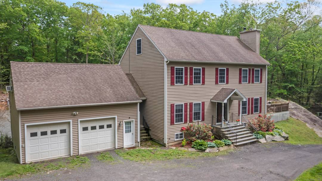 Welcome to 9 Jordan Hill Rd in Newtown !