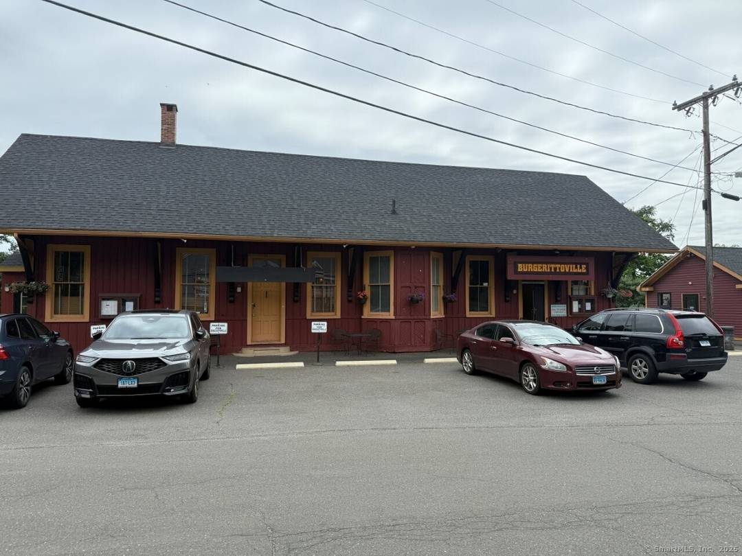 Now available for lease is the home of Burgerittoville, a thriving and popular restaurant in the heart of Newtown.