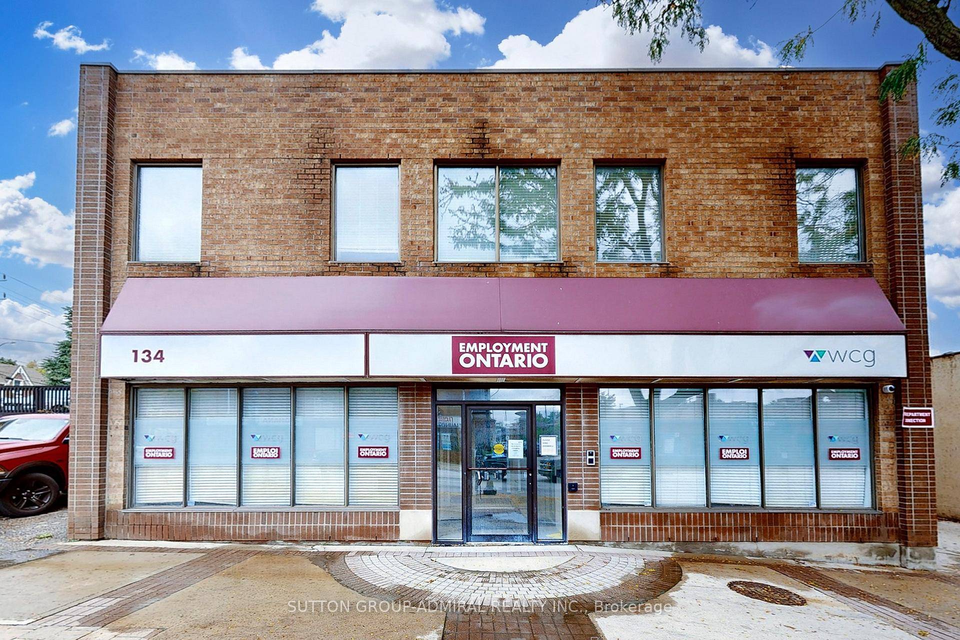 Prime 2nd floor office space in the Heart Of Downtown Brampton !