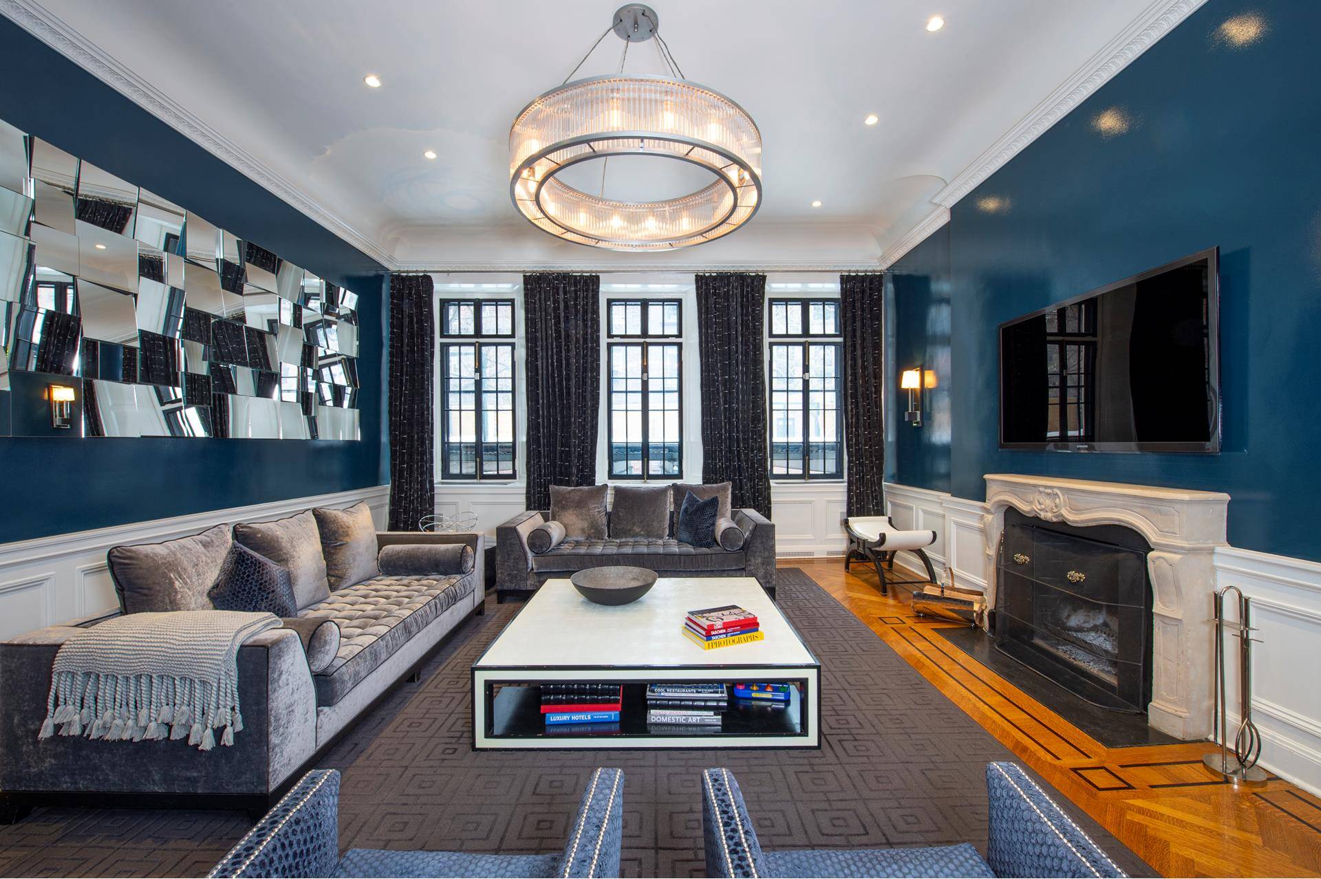 ELEGANT 20' WIDE SINGLE FAMILY TOWNHOUSE 232 East 61st Street is a 20' wide, 5 story single family townhouse in the coveted Treadwell Farm Historic District.
