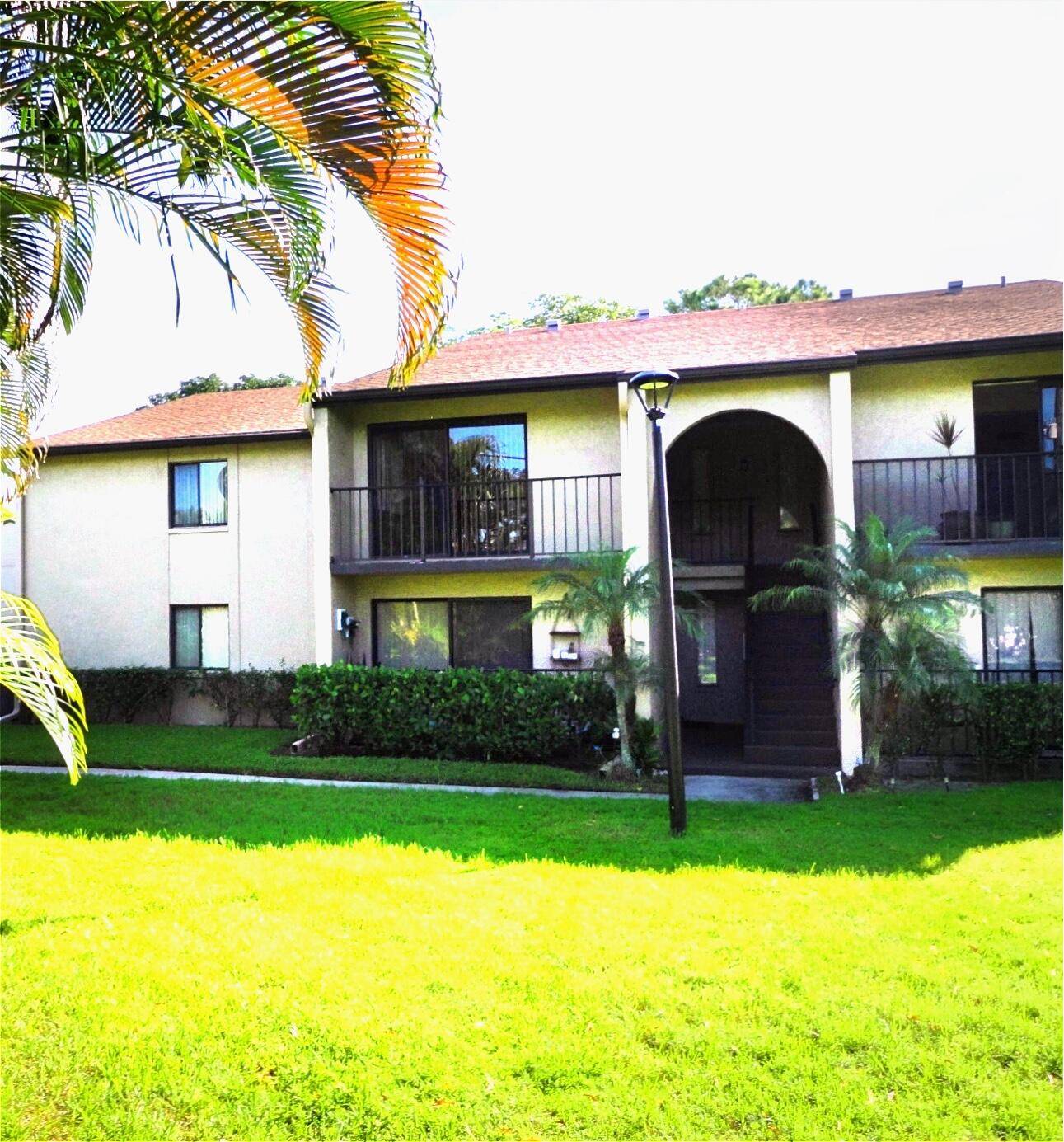 Beautiful 2 bedroom, 2 bath condo in a well maintained and highly desirable community.