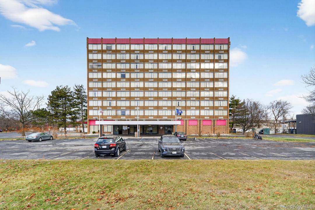 Albany Plaza is a fully operational, independently run full service hotel comprising 215 guest rooms situated on a 5.