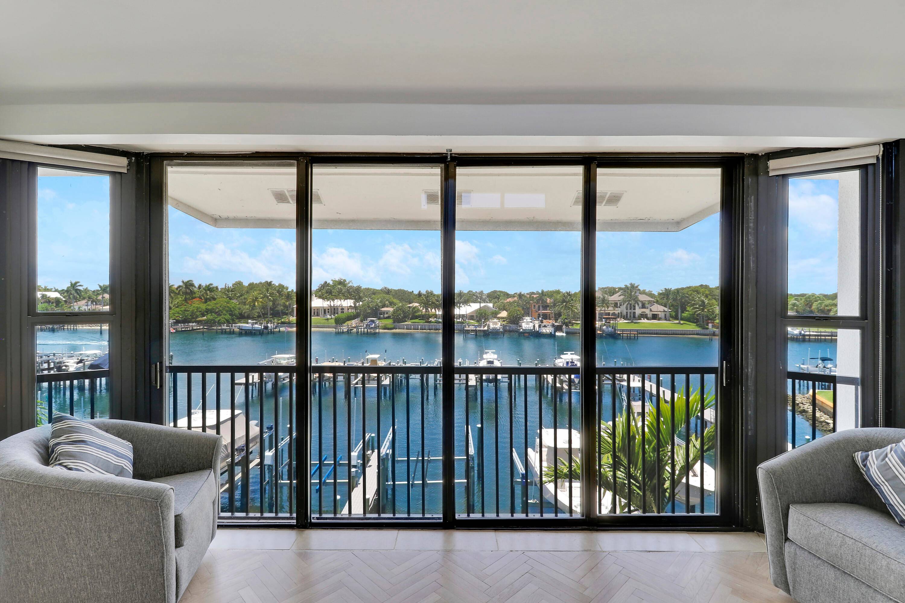 Live the Ultimate Boating Lifestyle in Juno Beach !