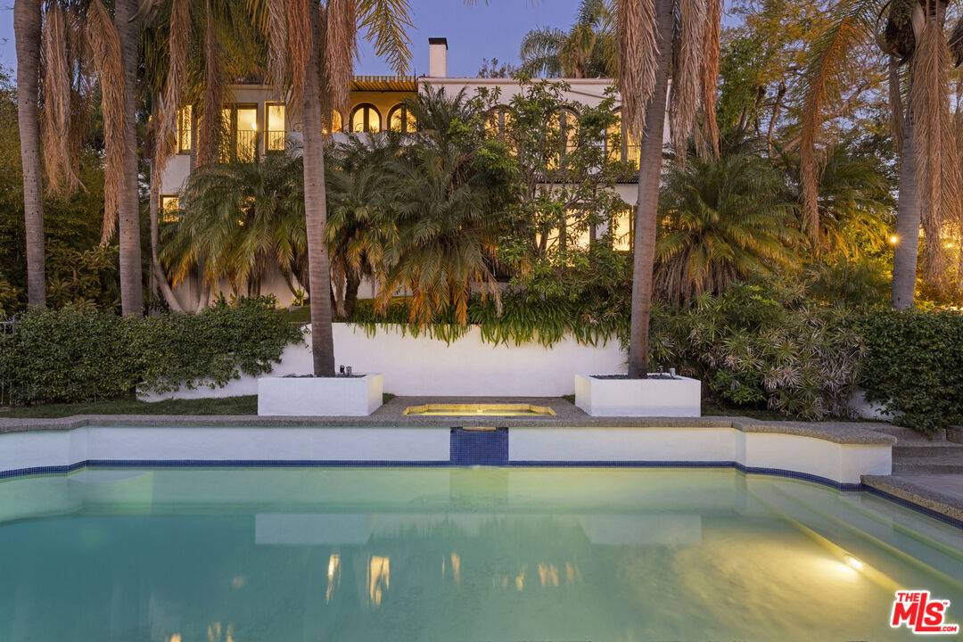 2481   Hollyridge Dr 4.0 Hollywood Hills East LA