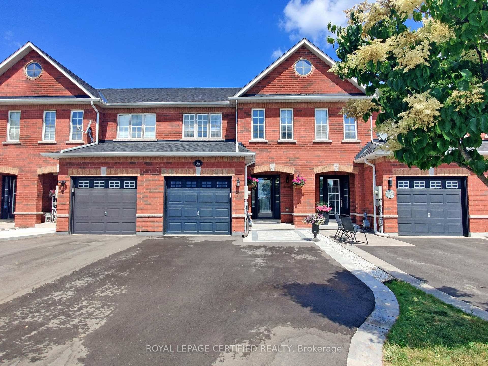 Welcome to this impeccably maintained freehold townhouse NO POTL FEE nestled in peaceful child safe court.