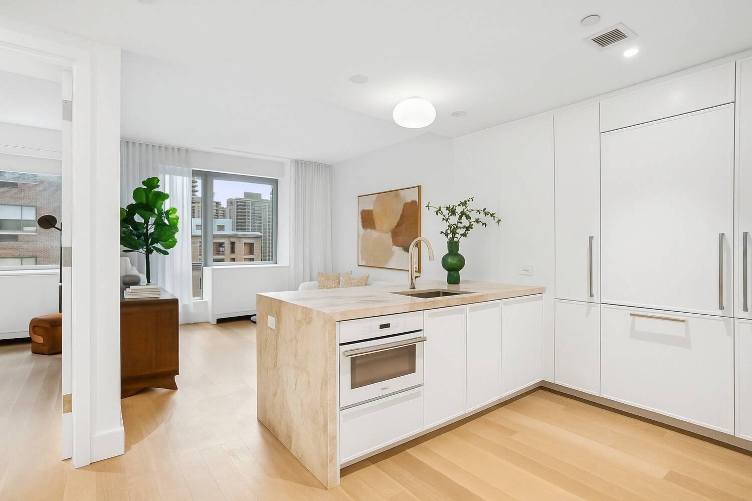 Bathed in southern light, this beautifully proportioned two bedroom, two bathroom residence combines modern elegance with classic Upper West Side warmth.