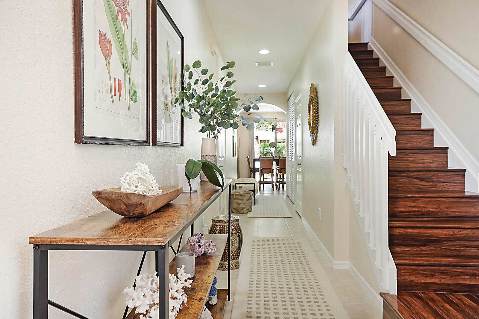Move in ready, East Delray townhouse located in the Village of Swinton Square.