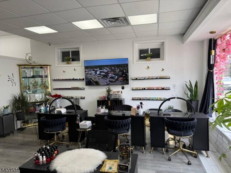 Established and profitable nail salon business opportunity located in the heart of Clifton.
