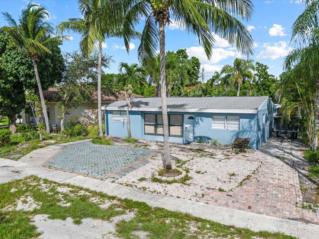 4 Bedroom 2 bath Home with BRAND NEW Roof Stucco !