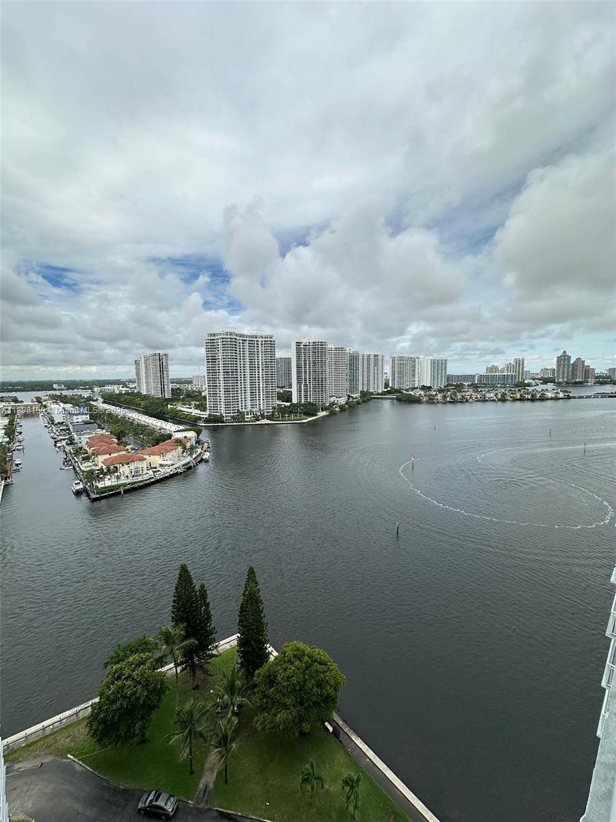 Enjoy stunning ocean views from this spacious residence featuring 2 bedrooms, 2 bathrooms, a large private terrace perfect for relaxing or entertaining.