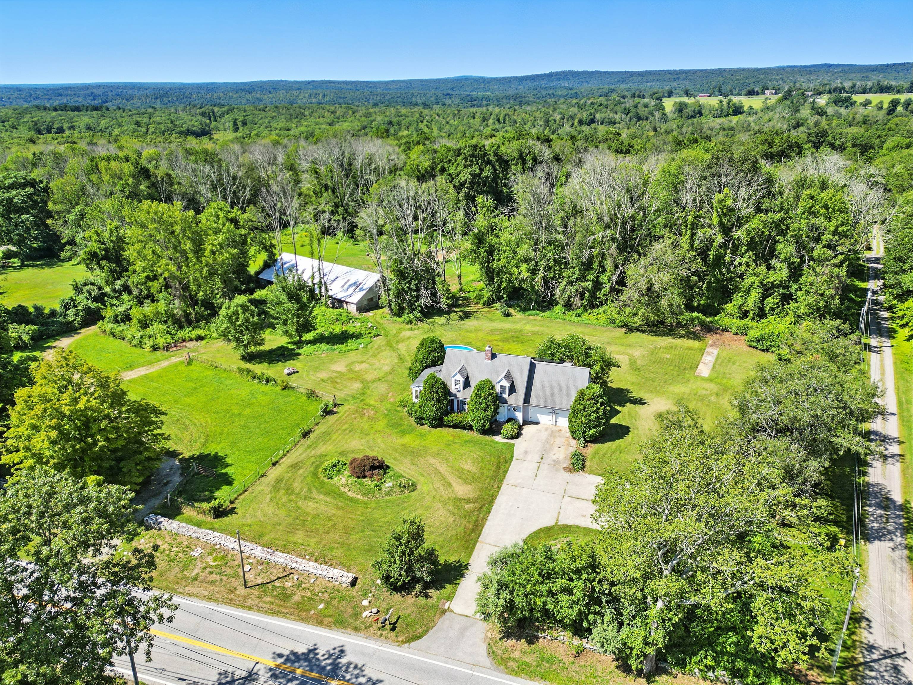 The farm property you've been dreaming of is here !