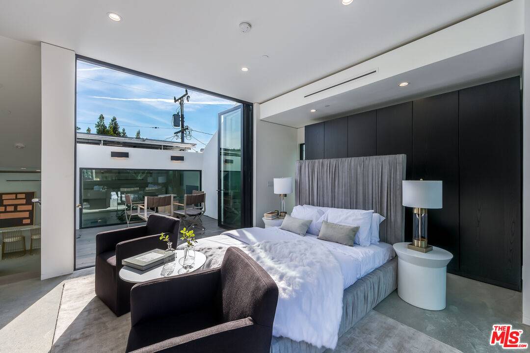 857   Hilldale Ave 1BR Sunset Strip La