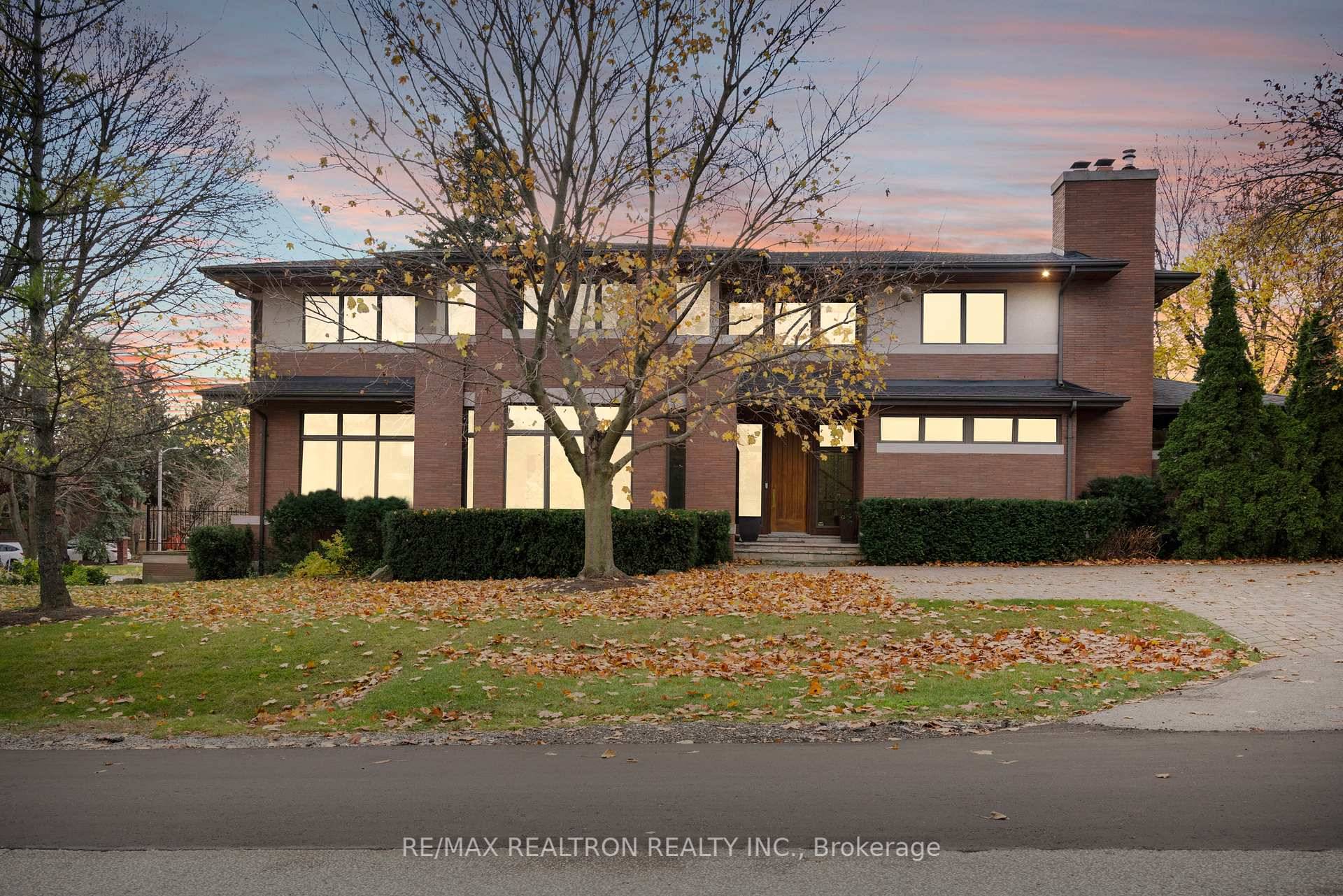 Masterfully designed by Lorne Rose, recognized as one of Toronto's premier residential architects, this exceptional home blends modern design with Frank Lloyd Wright's iconic Prairie Style influences.