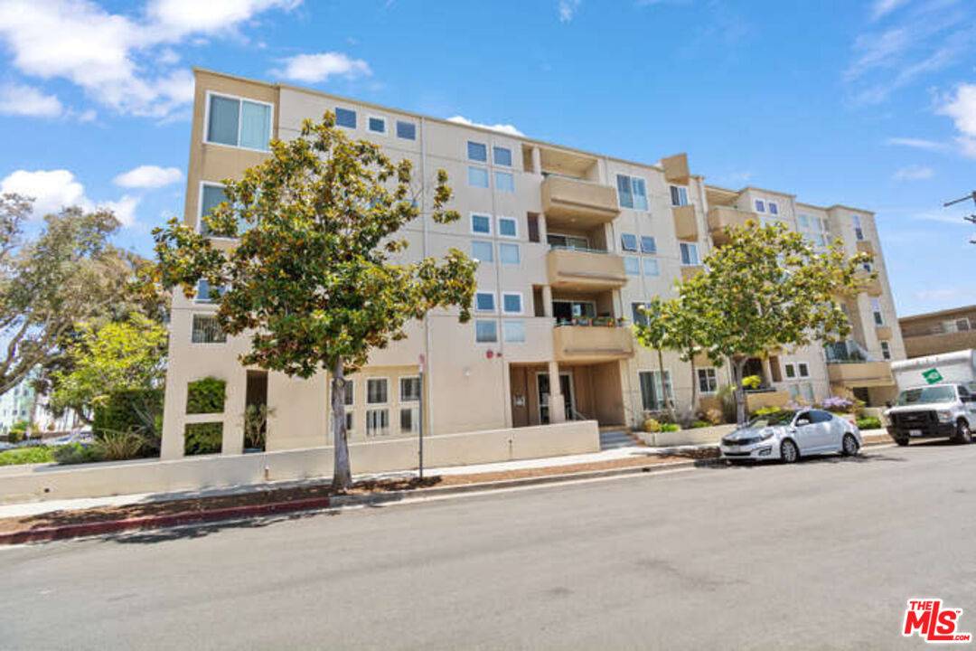 10790 Rose Ave 2BR La