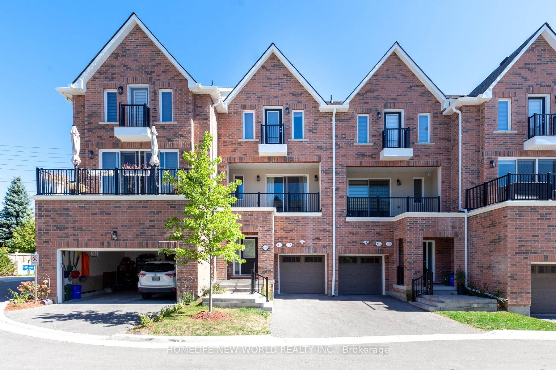 Exquisite Modern Townhome in the Highly Desirable Buttonville, Markham.