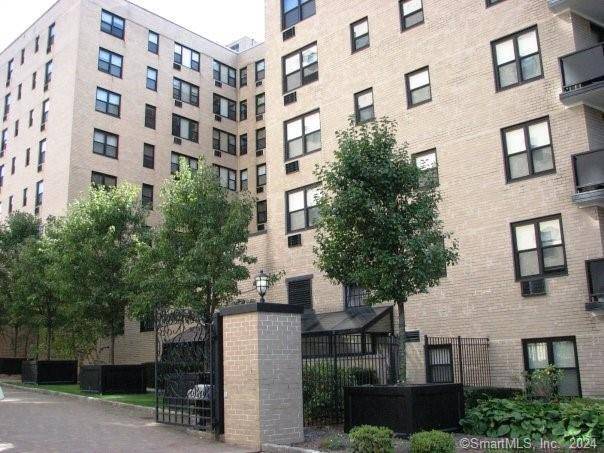 Live in the heart of downtown Stamford !