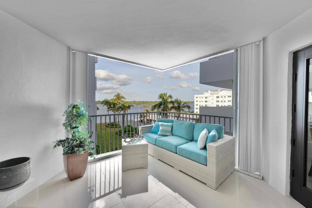 Introducing an exquisitely renovated oversized 1 bedroom 1.