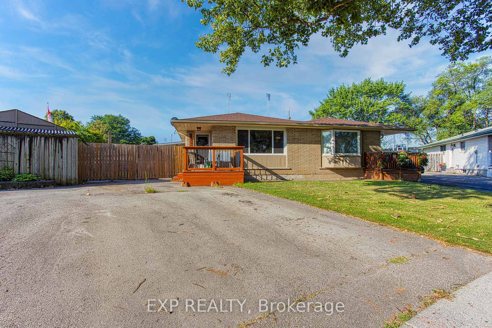 Welcome to 4453 Meadowvale Drive, Lower Unit in Niagara Falls.