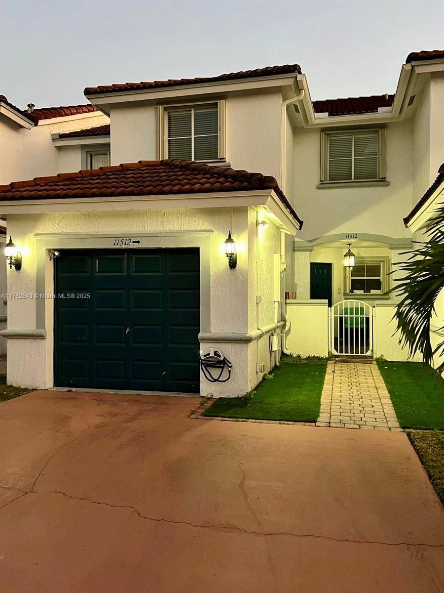 Beautiful townhome for sale in the Dimensions at Doral community.
