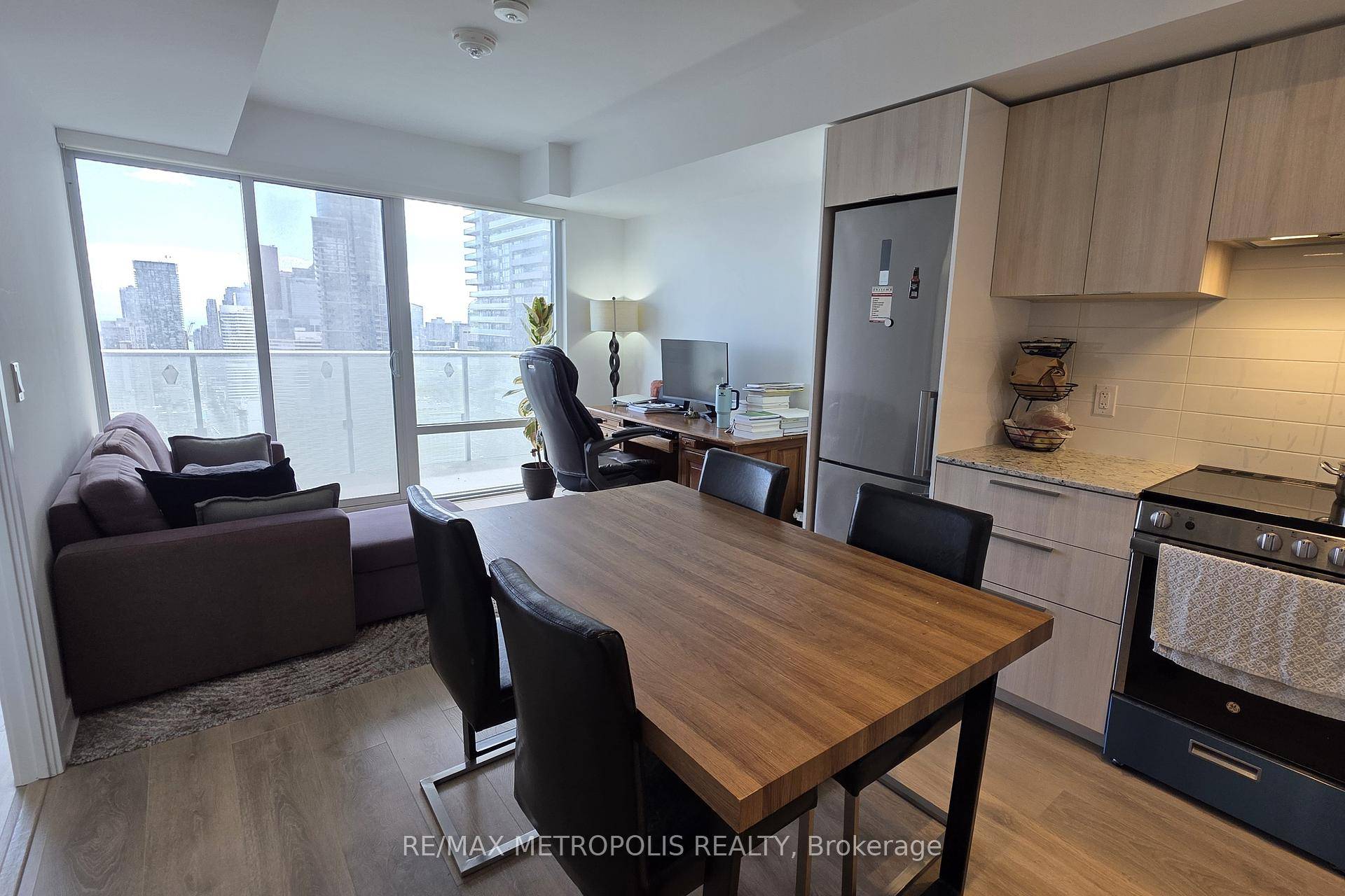 Welcome to Teahouse Condos in the heart of downtown Toronto.
