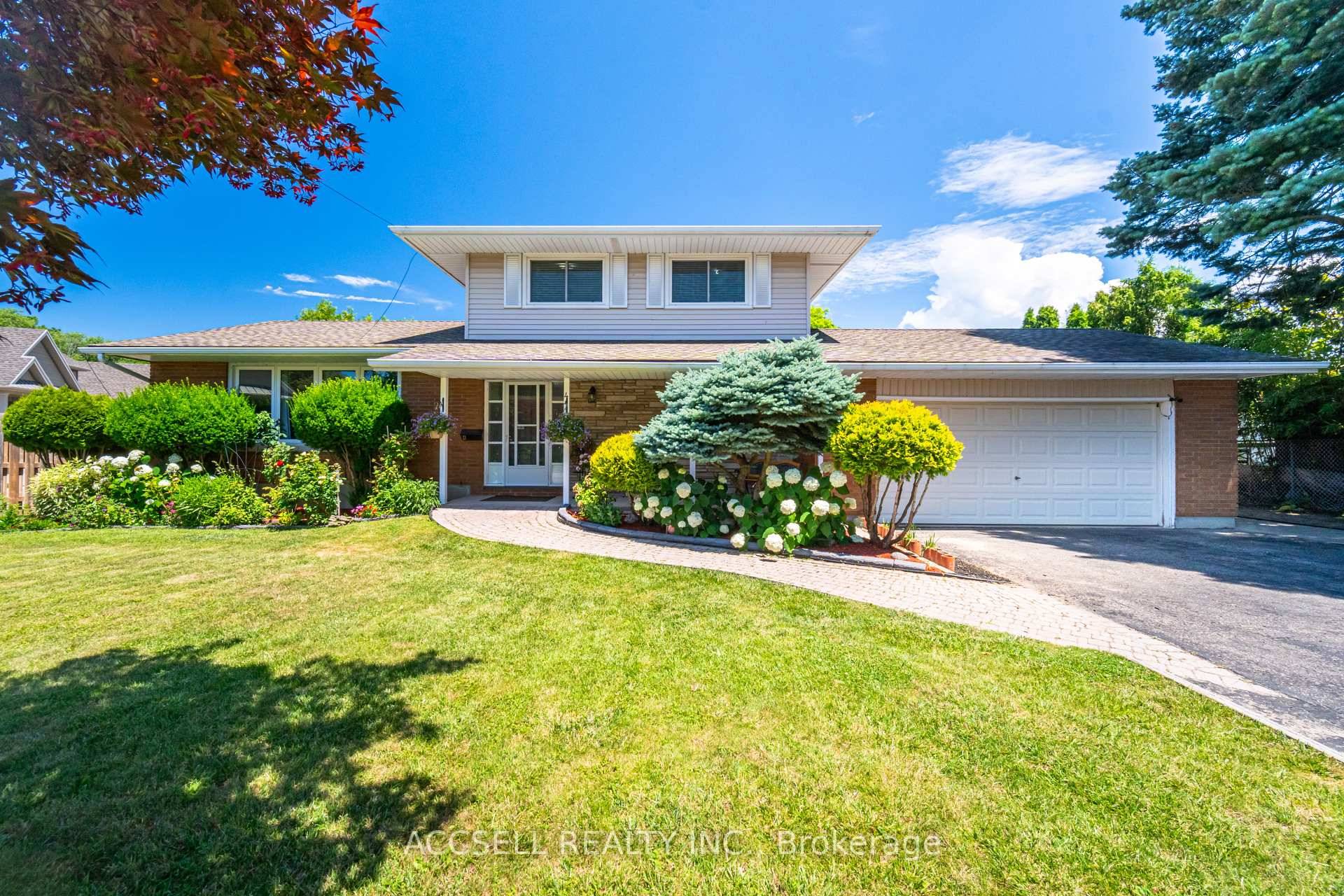 Stunning 4 Bedroom, 3 Bathroom Detached Home On A Quiet Court In North End St.