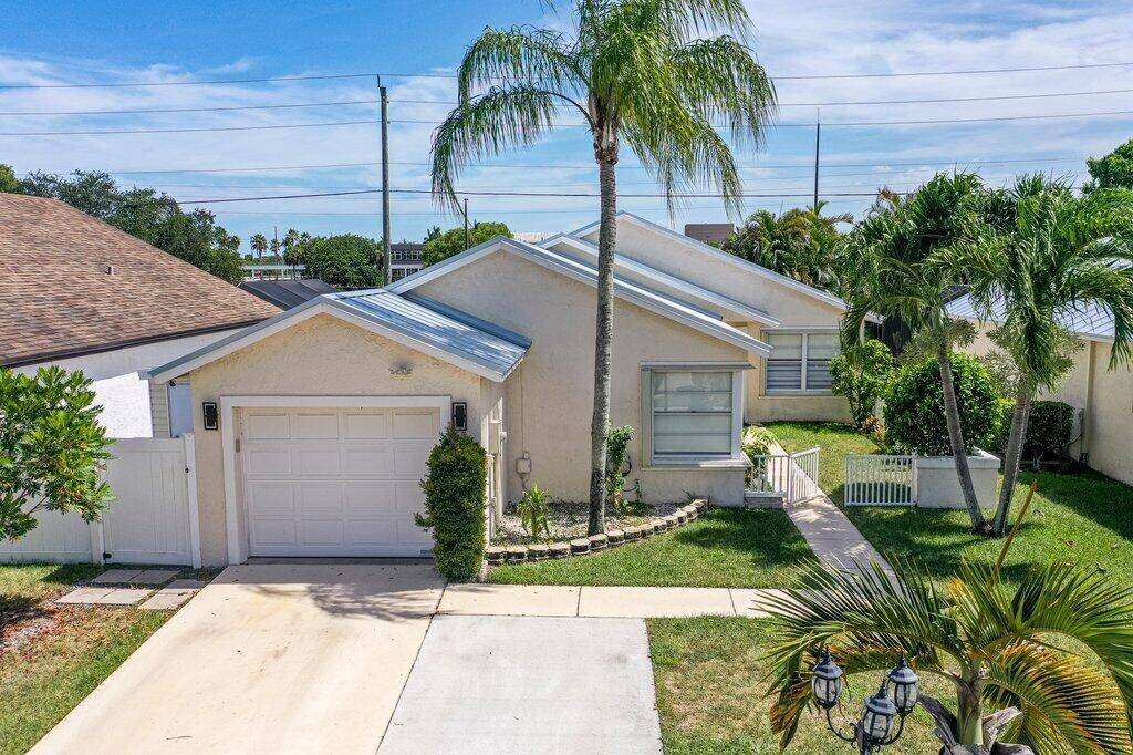 Turnkey single family home featuring 3 bedrooms, 2 baths and 1 car garage now available in Boca Fontana.