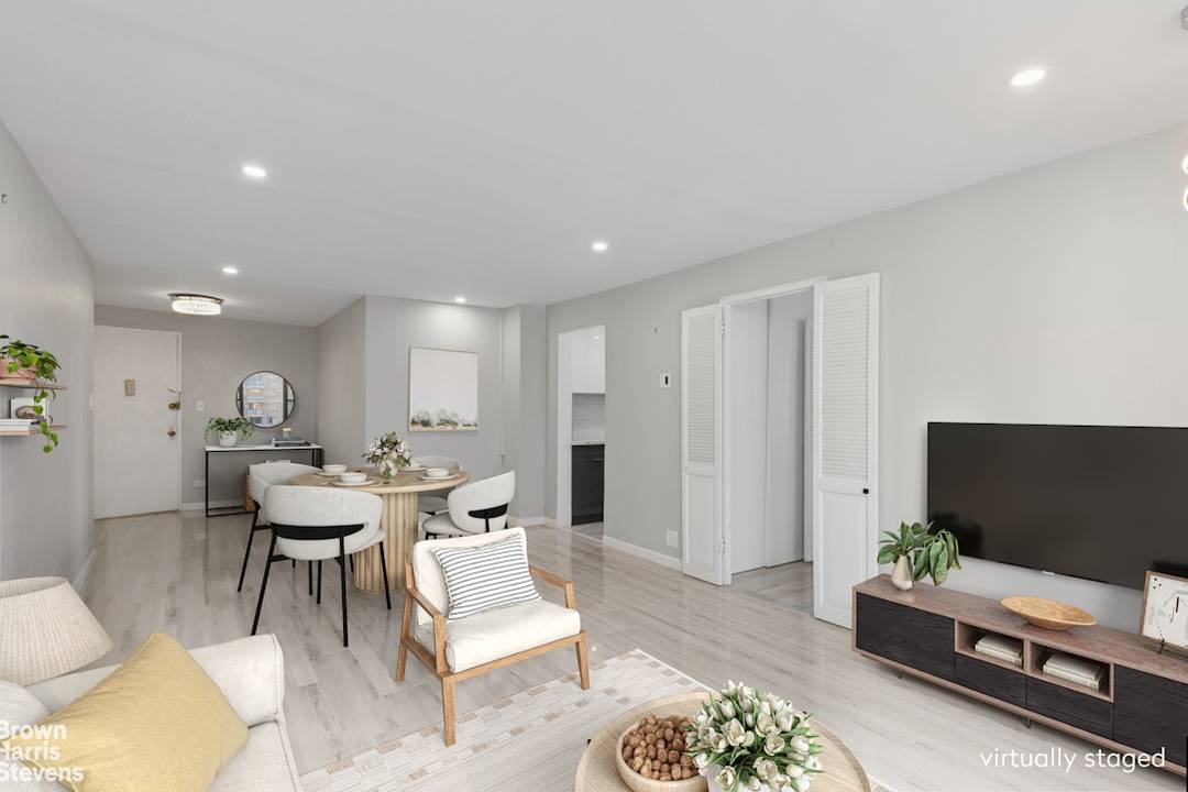 Welcome to your dream residence at 305 East 40th Street, Unit 15L !