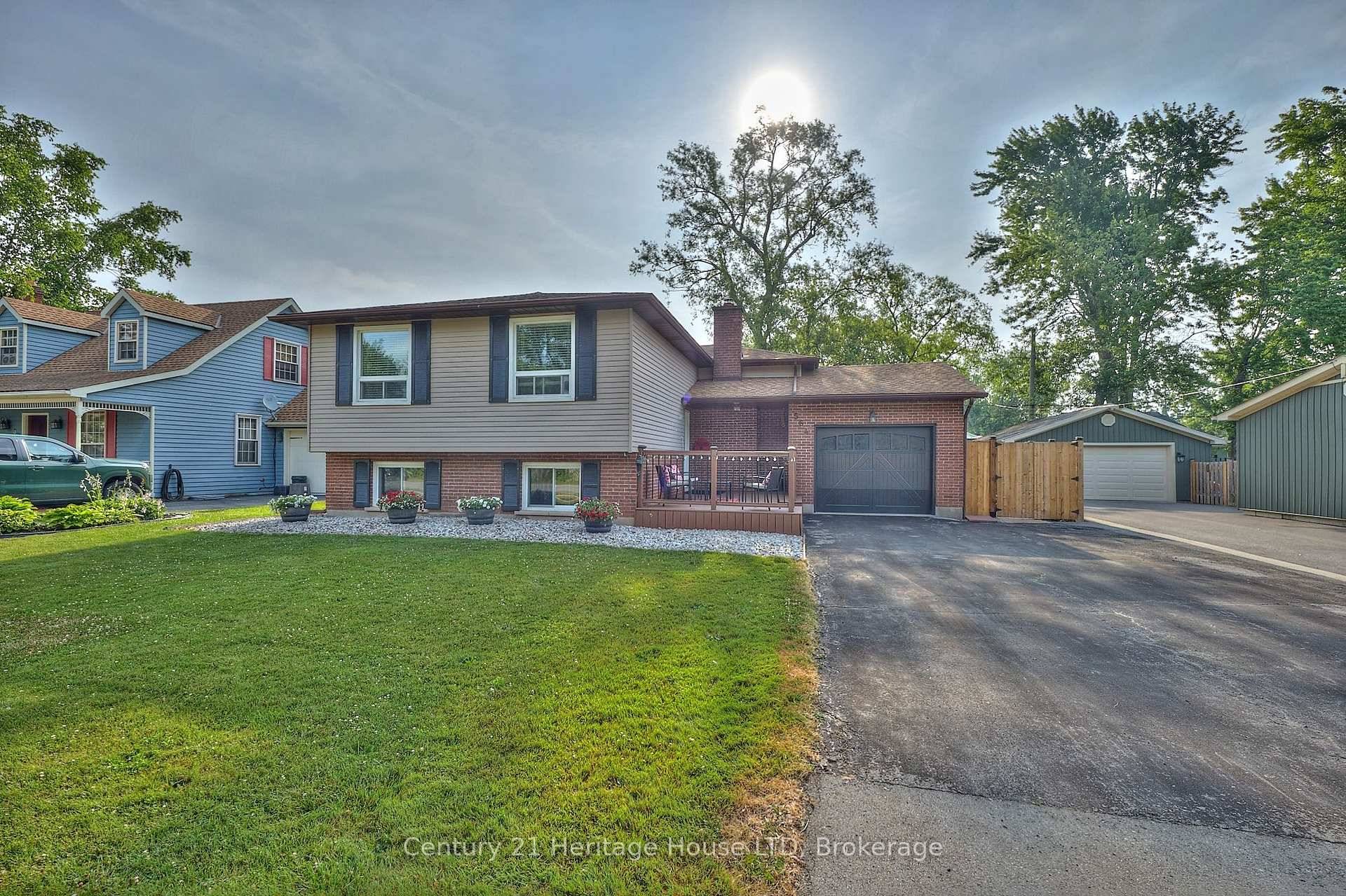 Welcome to 564 Lakeside Road, nestled in the heart of Crescent Park one of Fort Erie's most established and sought after neighbourhoods.