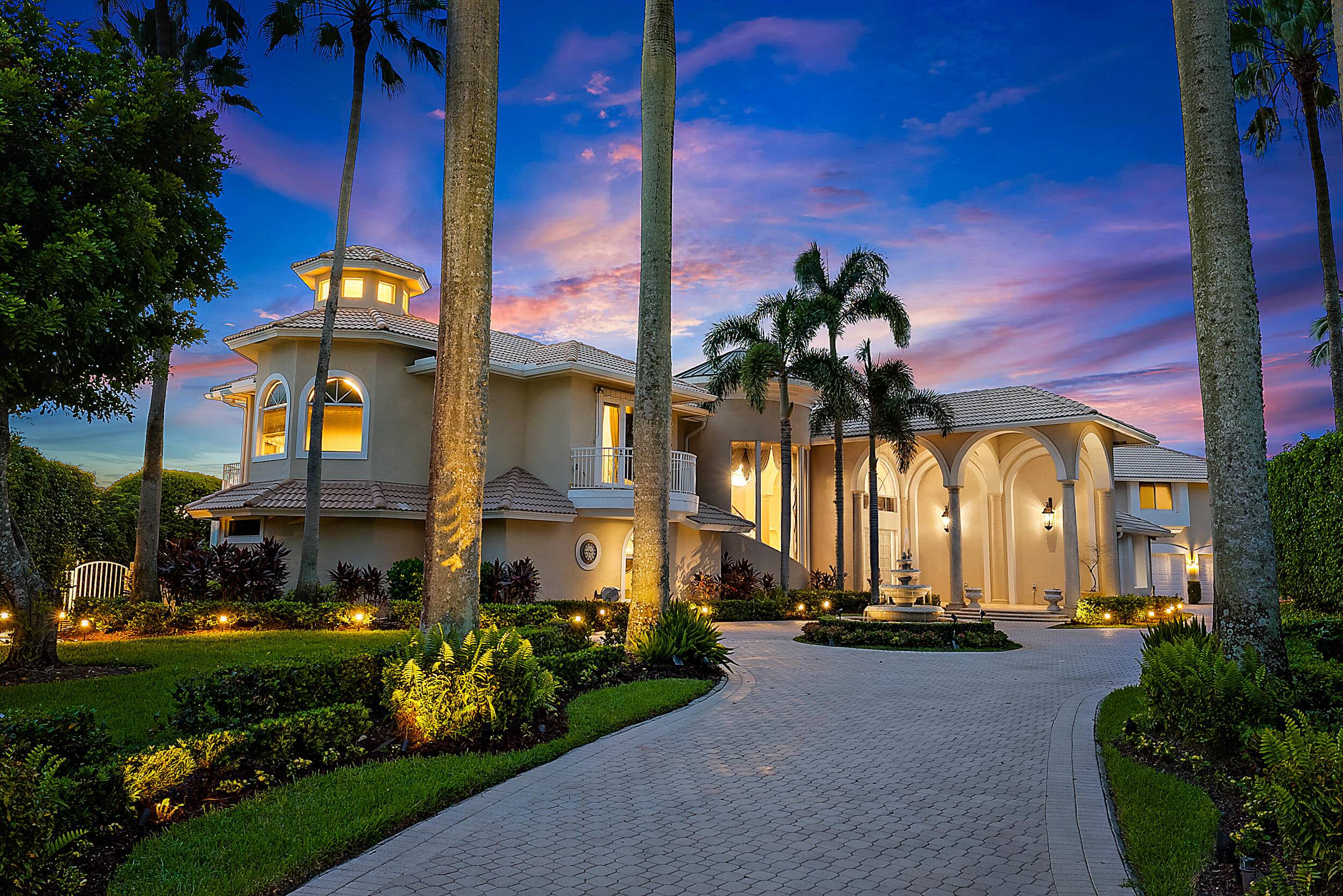 This Cribb built custom masterpiece boasts a premium.