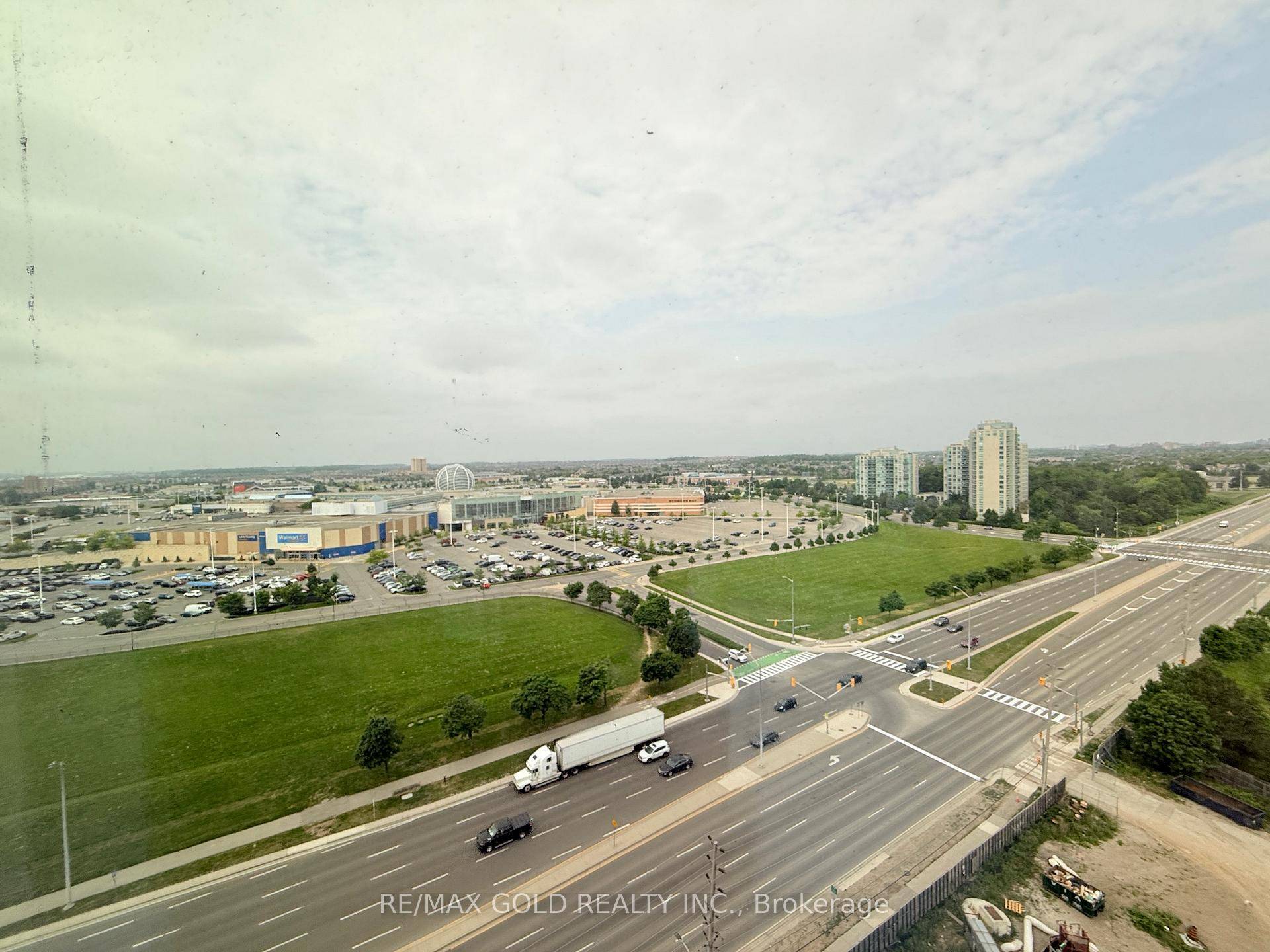 Welcome to your beautiful never lived in 1 plus den 2 full washrooms in the heart of all offers unobstructed north west view.