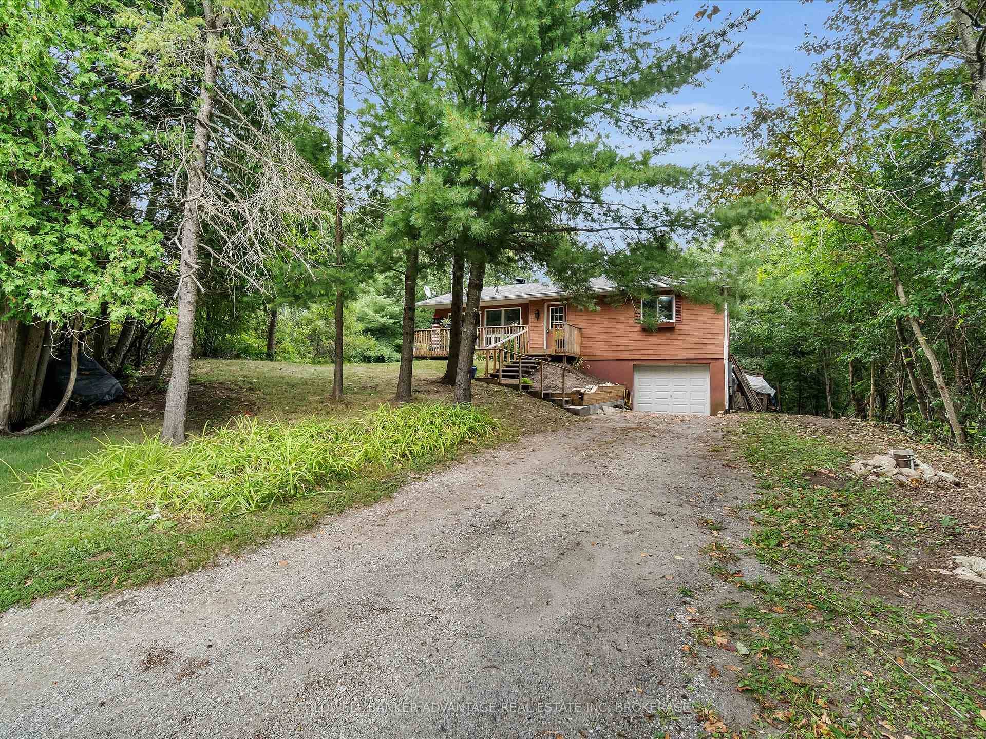 MAGNETAWAN CHARMER ! This tidy, move in ready 2 1 bedroom home is conveniently located in the village of Magnetawan.