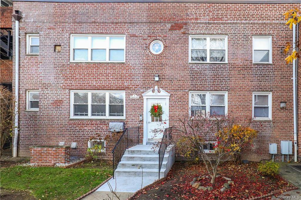 PET FRIENDLY 40 LB. Limit Welcome Home to this amazing ownership opportunity in convenient Eastchester.