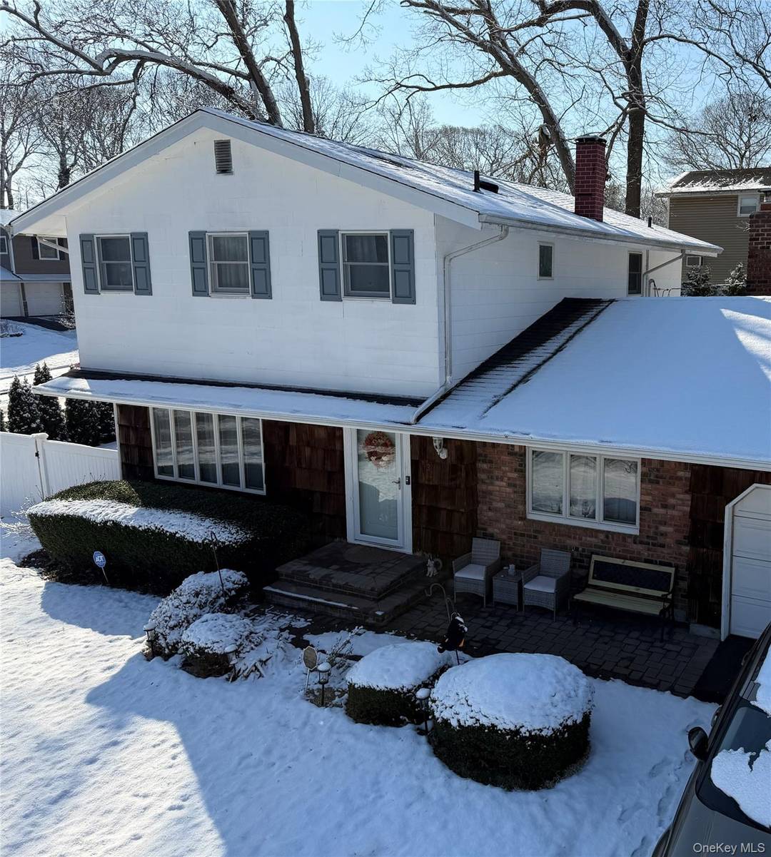 A Must See Welcoming Colonial On Corner Property And North Of 25A.